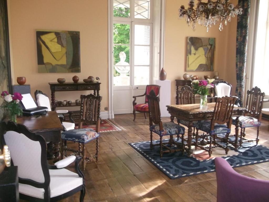 Chateau-Hotel De Nieuil Buitenkant foto