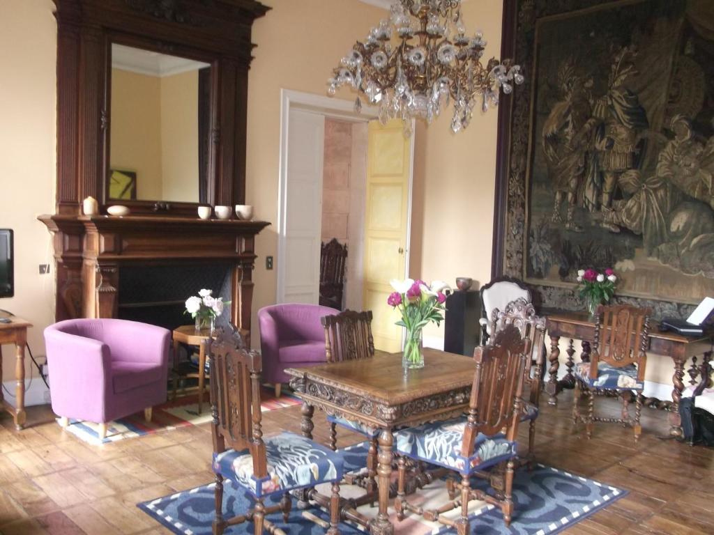 Chateau-Hotel De Nieuil Buitenkant foto