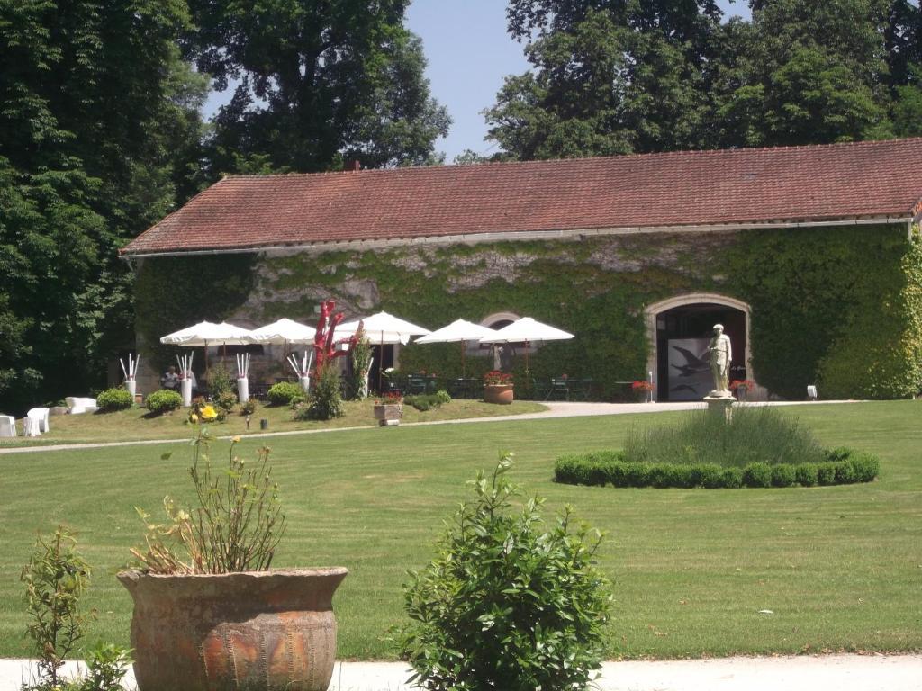 Chateau-Hotel De Nieuil Buitenkant foto