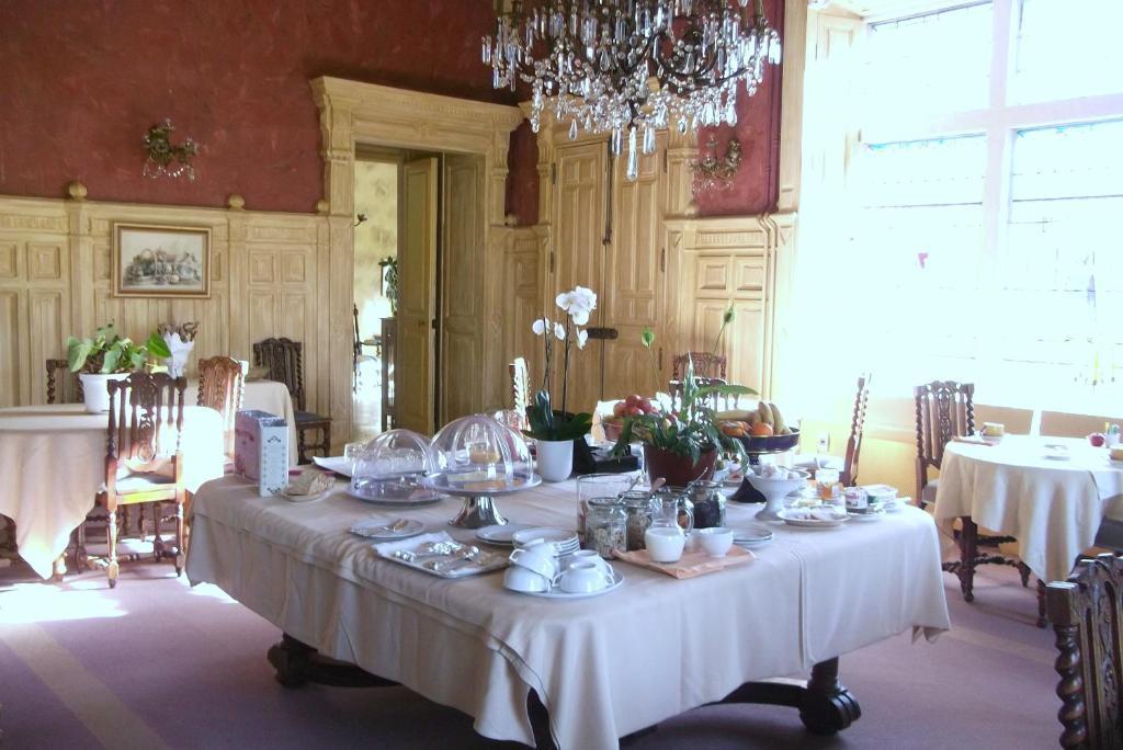 Chateau-Hotel De Nieuil Buitenkant foto