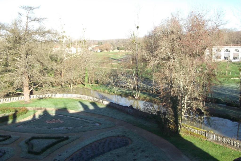 Chateau-Hotel De Nieuil Buitenkant foto