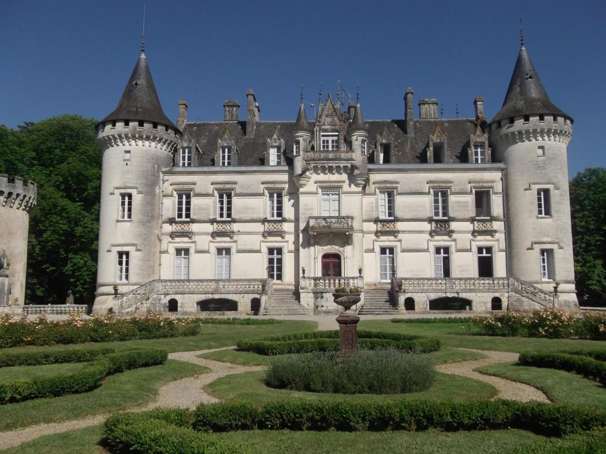 Chateau-Hotel De Nieuil Buitenkant foto