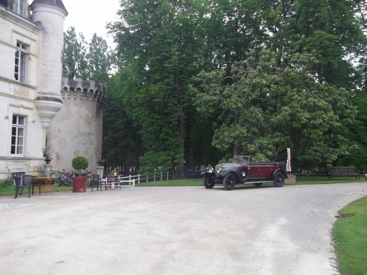 Chateau-Hotel De Nieuil Buitenkant foto