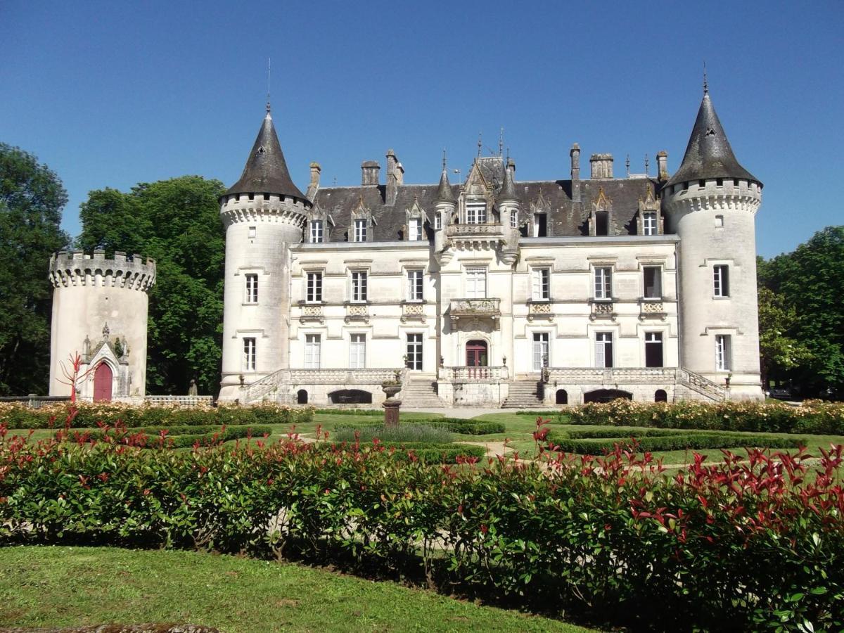 Chateau-Hotel De Nieuil Buitenkant foto